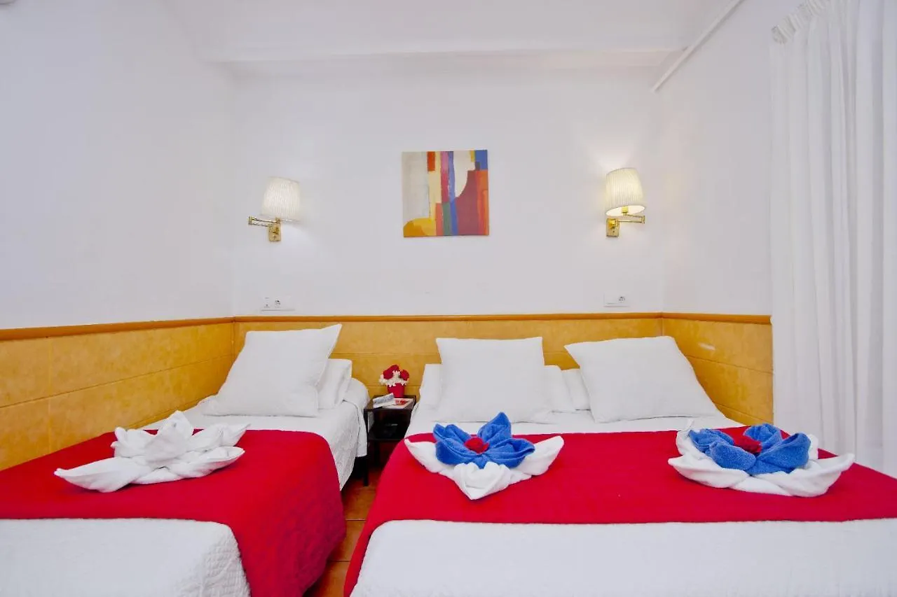 Barcelona City Rooms 2*,