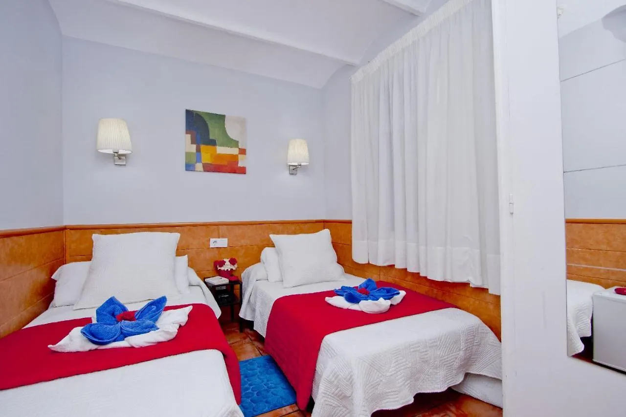 Barcelona City Rooms 2*,  Spain