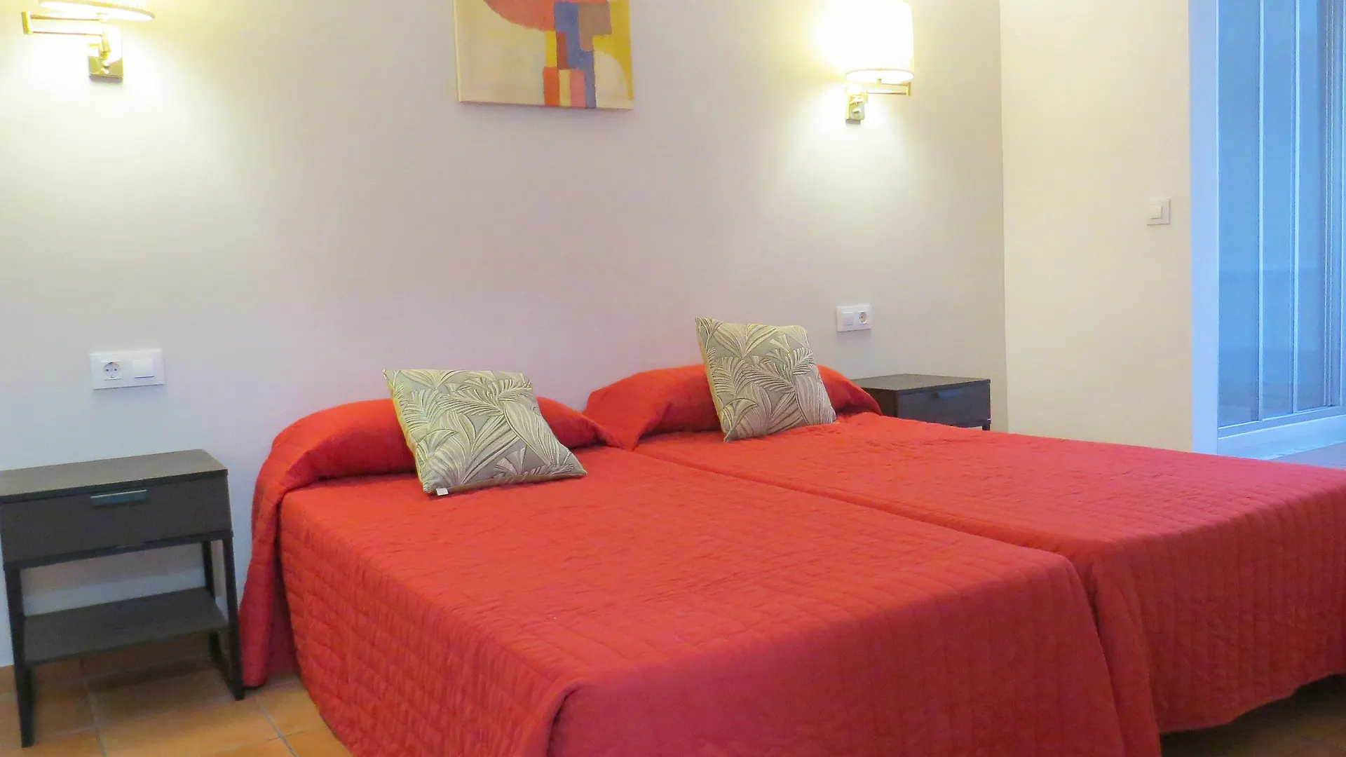 Barcelona City Rooms 2*,